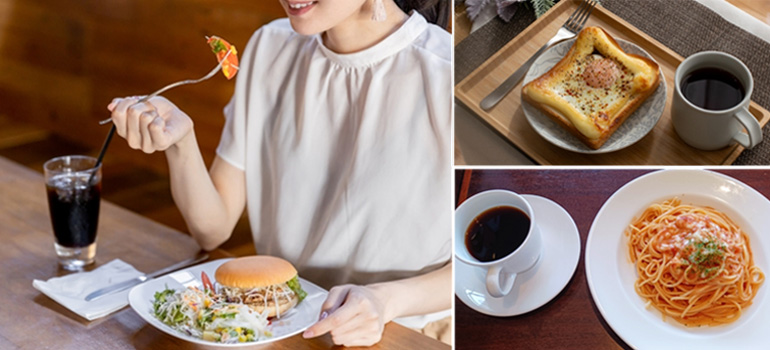 コーヒーと共に提供された食事