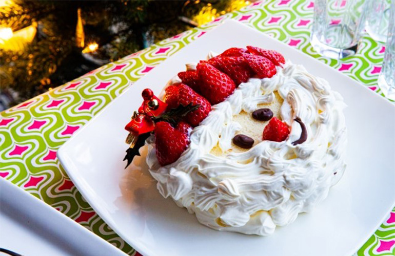 サンタクロースのホールケーキ