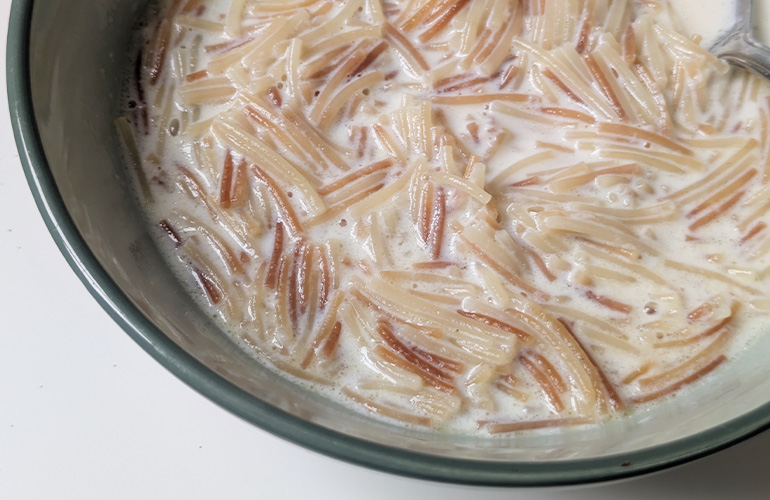シャアリーアが盛り付けられた器